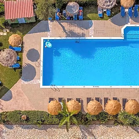 Grapevines Hotel