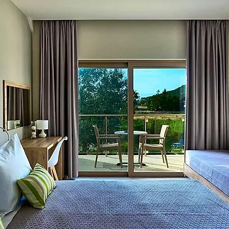 Grapevines Hotel 4*